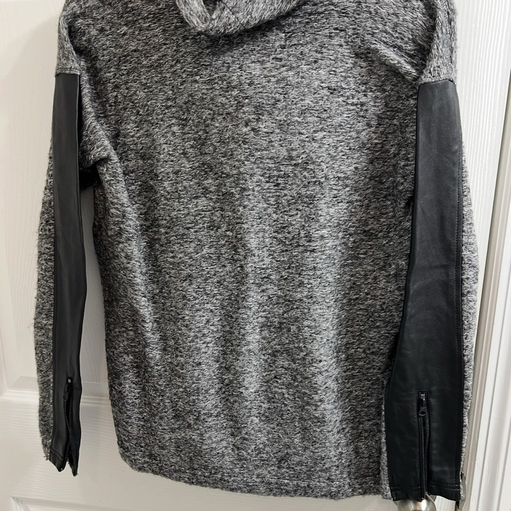 blanc noir women sweater size small